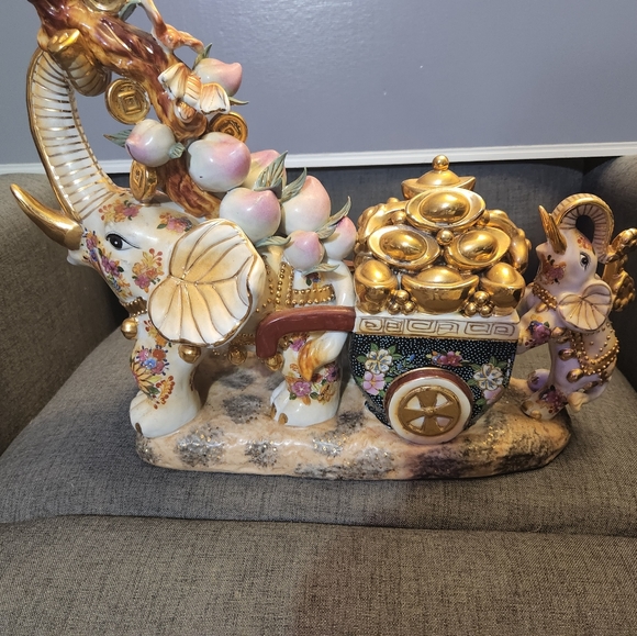 Satsuma elephants - Picture 4 of 4